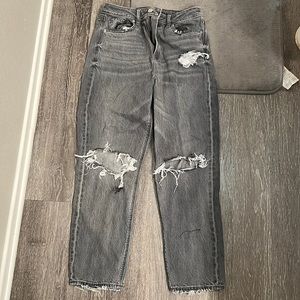 American Eagle Distressed Mom Jeans Women's Size 6 Short (black / gray)
